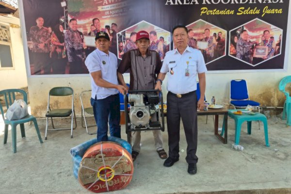 Dengar Keluhan Petani, Bupati Firdaus Daeng Manye Langsung Salurkan Pompa Air