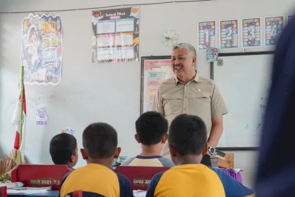 Benahi Fasilitas Sekolah, Bupati Irwan Pastikan Manfaatnya Dirasakan Siswa dan Guru
