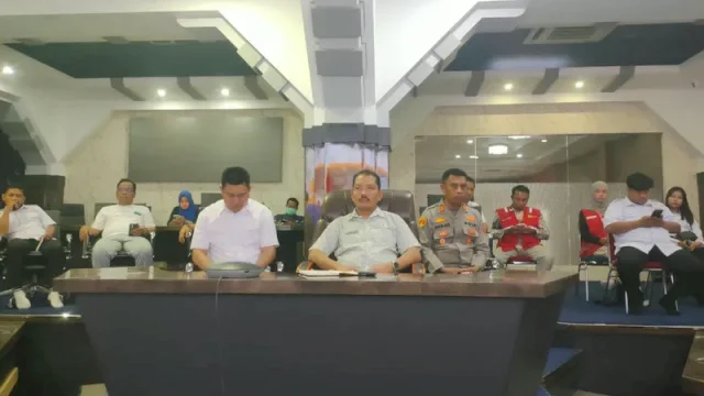 Rapat Koordinasi Penyelenggaraan Layanan NTPD 112 yang diikuti Pemkab Pinrang bersama sejumlah pemangku kepentingan secara daring di Jendela Lasinrang, Dinas Komunikasi, Informatika, dan Persandian (Kominfosandi) Kabupaten Pinrang.