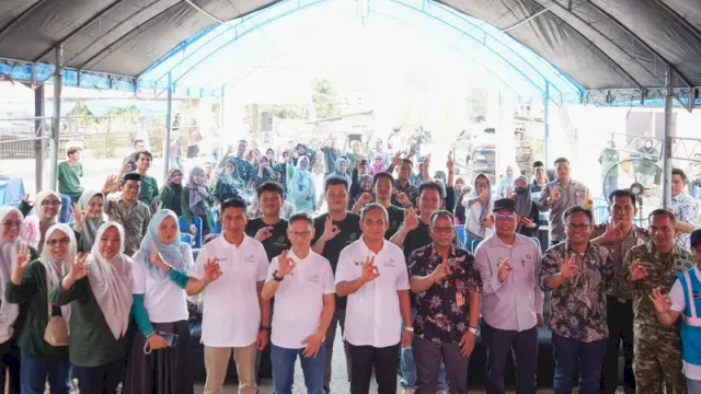 Wakil Bupati Pinrang Sudirman Bungi, saat meresmikan Program Tanggung Jawab Sosial dan Lingkungan (TJSL) PLN Peduli melalui Program Cahaya Tuppu.