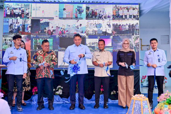 Gubernur Andi Sudirman Sulaiman Dampingi Kepala BGN Resmikan SPPG Wilayah 3T di Takalar