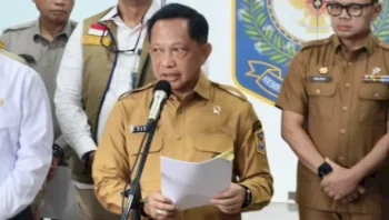 Bukan Kebakaran Biasa! Tito Ungkap Alasan Karhutla di Kalimantan dan Sumatra Sulit Padam