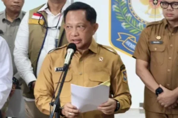 Bukan Kebakaran Biasa! Tito Ungkap Alasan Karhutla di Kalimantan dan Sumatra Sulit Padam