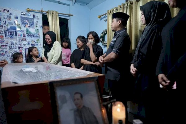 Wali Kota Parepare Melayat ke Rumah Duka Erwin, Tokoh Pemuda Kreatif