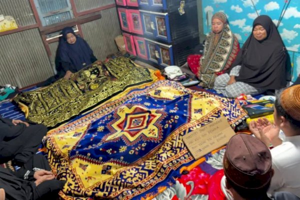 Wali Kota Parepare Melayat ke Rumah Duka Empat Korban Kecelakaan Jalan Bambu Runcing
