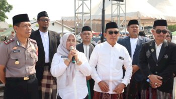 Semangat Hari Santri di Sidrap, Nurkanaah Bagikan Telur dan Gaungkan Pesantren Sehat