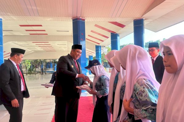 15.453 Siswa di Maros Terima Seragam Gratis, Pemkab Siapkan Anggaran Hampir Rp4 Miliar