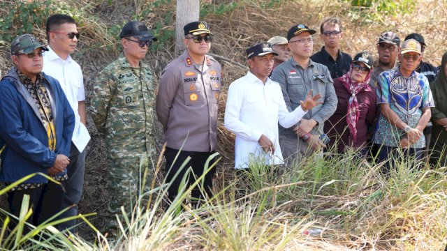Bupati Sidrap Syaharuddin Alrif, meninjau lapangan Gugus Tugas Reforma Agraria (GTRA) Kabupaten Sidenreng Rappang (Sidrap).