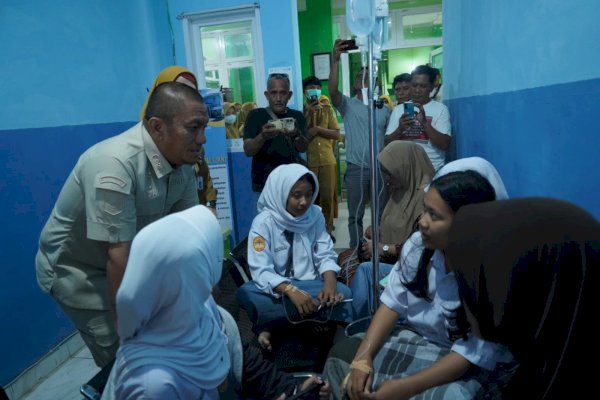 Gerak Cepat Bupati Ibas Tinjau Puluhan Siswa SMAN 4 Lutim yang Keracunan