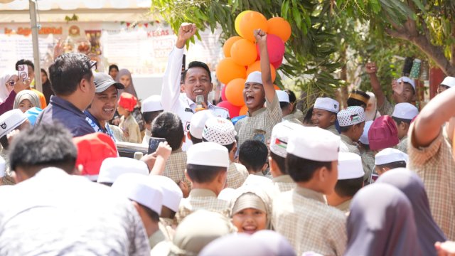 Bupati Sidrap Syaharuddin Alrif, hadir langsung meramaikan Market Day At-Tauhid Fest, anak-anak SDIT At-Tauhid, Kabupaten Sidenreng Rappang (Sidrap).