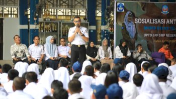 Arahan Wali Kota, Sekda Boyong SKPD Turun ke Sekolah, Bagikan Masker Cegah Dampak Kabut Asap