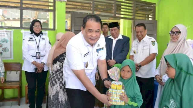 Cegah Stunting, Pemkab Maros Salurkan Susu untuk Anak Usia 5&ndash;8 Tahun