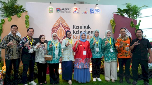 Wakil Wali Kota Makassar, Aliyah Mustika Ilham, memperkenalkan kekayaan budaya, kuliner, dan potensi wisata bahari Kota Makassar dalam kegiatan APEKSI Rembuk Kebudayaan Kota Kita Singkawang.