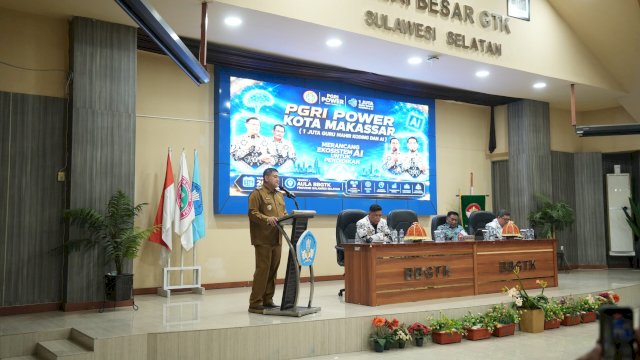 Wali Kota Makassar, Munafri Arifuddin akrab disapa Appi saat memberikan sambutan pada kegiatan Gerakan Nasional 1 Juta Guru Mahir Koding dan Kecerdasan Artifisial (AI) melalui program PGRI Power Tahun 2026.