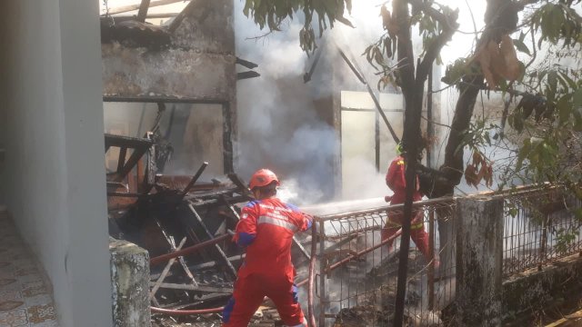 Dinas Pemadam Kebakaran dan Penyelamatan (Damkarmat) Kota Makassar mencatat sebanyak 402 kasus kebakaran.