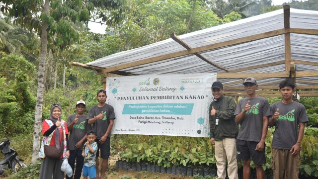 Program Manager Bidang Community and Development Care (Comdev) LAZ Hadji Kalla, Erny Rachmi Nurdin, melakukan kunjungan ke beberapa titik demplot petani di desa binaan yang berlokasi di Kabupaten Parigi Moutong, Sulawesi Tengah.
