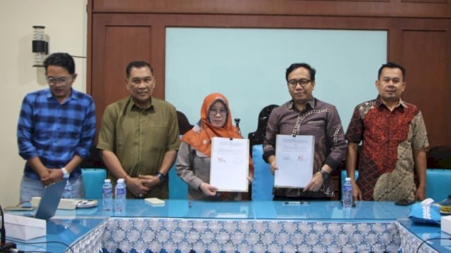 Bawaslu Sulawesi Selatan memperkuat kerja sama dengan Fakultas Ushuluddin dan Filsafat UIN Alauddin Makassar melalui penandatanganan naskah perjanjian kerja sama.