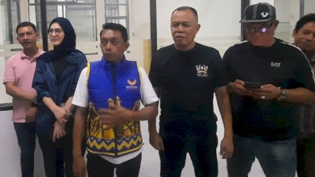 Ketua DPW Syaharuddin Alrif, didampingi Sekretaris DPW Andi Rachmatika Dewi dan Bendahara DPW sekaligus Ketua Fraksi NasDem DPRD Sulsel, Muhammad Sadar, bersama jajaran pengurus lainnya.