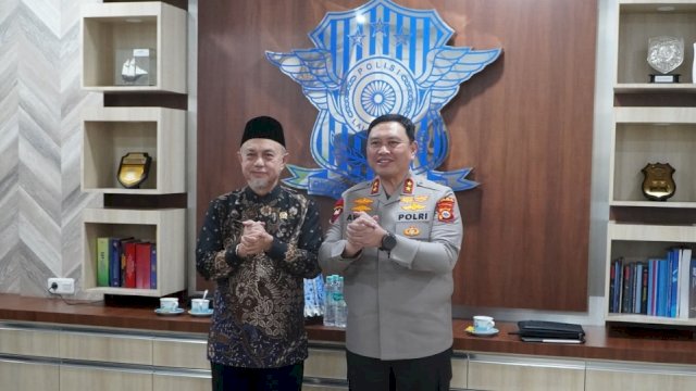 Wakil Ketua DPD RI Tamsil Linrung, bersilaturahmi dengan Kapolda Sulsel Irjen Pol. M. Awal Chairuddin di Makassar.