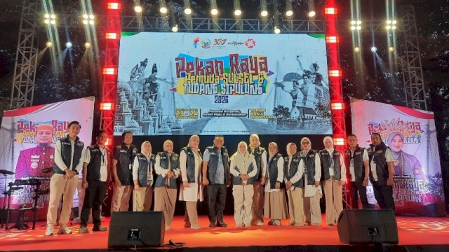 Kepala Dispora Sulsel, Suherman, bersama panitia pelaksana Pekan Raya Pemuda Sulsel dan Tudang Sipulung 2026.