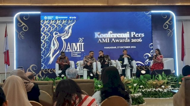Menteri Kebudayaan RI Fadli Zon, bersama Wakil Menteri Kebudayaan Giring Ganesha dan Ketua Umum Yayasan Anugerah Musik Indonesia, Candra Darusman.