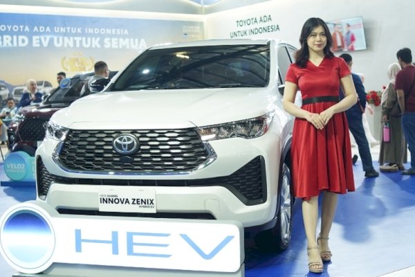 Innova Zenix Terbaru Bisa Dikontrol dari HP, Toyota Gratiskan T Intouch 3 Tahun