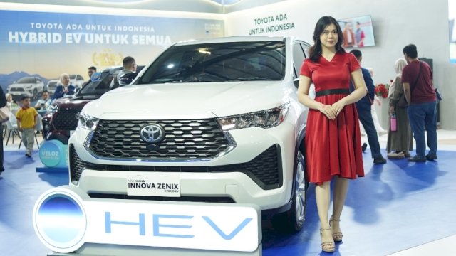 Tampilan Toyota Kijang Innova Zenix.