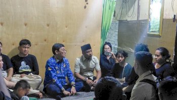 Andi Sudirman Beri Santunan-Biaya Pendidikan Anak Petugas Karhutla yang Gugur di Torut