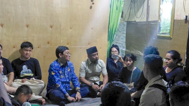 Andi Sudirman Beri Santunan-Biaya Pendidikan Anak Petugas Karhutla yang Gugur di Torut