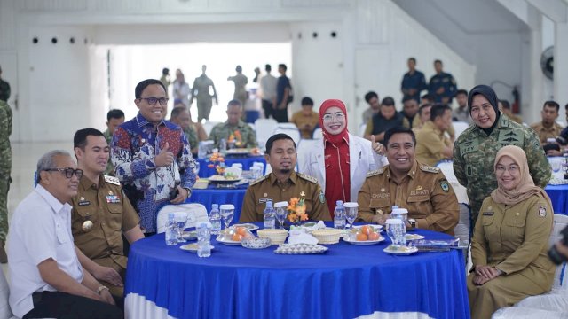 Wali Kota Tasming Hamid Dianugerahi Brevet Kehormatan TNI AL, Bentuk Apresiasi Dukungan Kesehatan Maritim