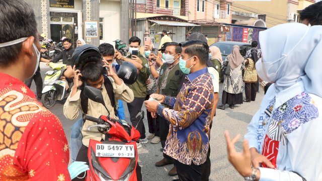 Antisipasi Dampak Kabut Asap, Pemkot Parepare Salurkan 1.750 Masker kepada Warga