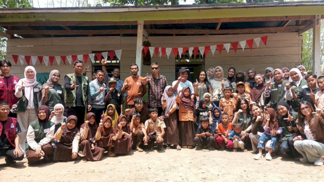 Sambung Tangan Dorong Keberlanjutan Pendidikan Anak-Anak Kampung Bara-Barayya di Maros