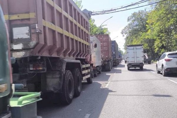 Bupati Chaidir Syam Turun Tangan! Antrean Truk Solar di Maros Diatasi dengan Skema Ganjil Genap