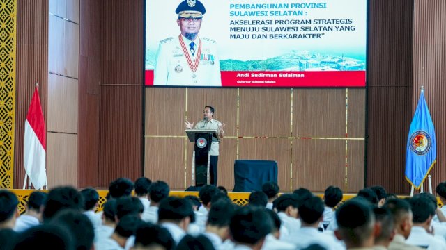 Gubernur Sulawesi Selatan Andi Sudirman Sulaiman memberikan ceramah umum kepada para praja Institut Pemerintahan Dalam Negeri (IPDN) Sulawesi Selatan, Kabupaten Gowa 