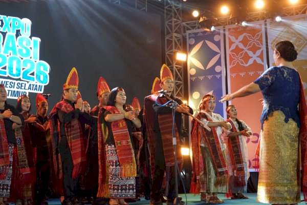 Ratusan Warga Joget Bareng di Lomba Sambung Lirik, Bupati Ibas Larut Sapa Warga di Sorowako