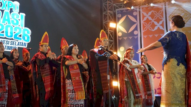 Ratusan Warga Joget Bareng di Lomba Sambung Lirik, Bupati Ibas Larut Sapa Warga di Sorowako