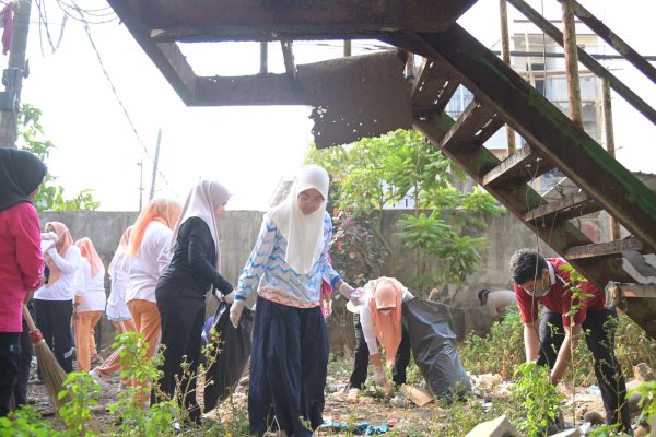 Jumat Bersih di Panambungan, Ketua Tim Penggerak PKK Makassar Dorong Penataan Lingkungan dan Pemanfaatan Lahan