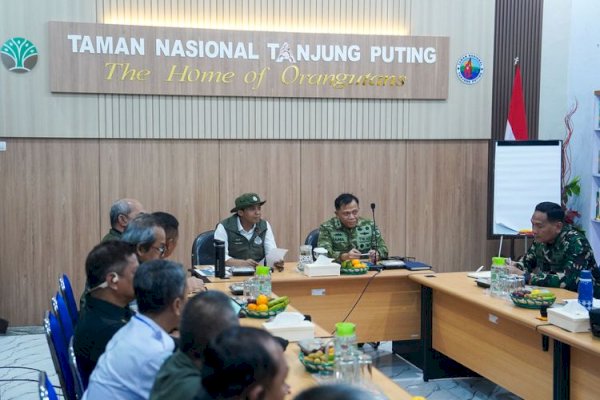 Menhut Perkuat Operasi Darat-Udara di Tanjung Puting, Fokus Lindungi Zona Inti dari Karhutla