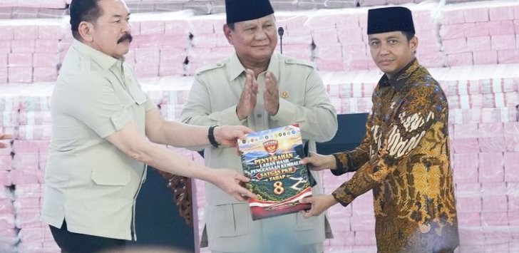 Disaksikan Presiden Prabowo, Menhut Raja Juli Antoni Terima Penyerahan 259 Ribu Hektare Kawasan Hutan