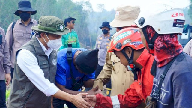 Menhut Raja Juli Kawal Langsung Operasi Penanganan Karhutla di Kalimantan.