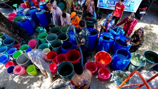 Krisis Air Bersih Meluas, 12 Kecamatan di Maros Dilanda Kekeringan-Warga Terpaksa Antre di Titik Distribusi