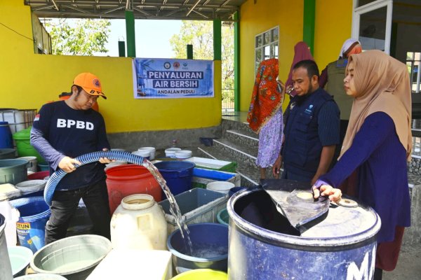 Gubernur Andi Sudirman Telah Distribusikan 403.000 Liter Air Bersih untuk 4.936 KK di Makassar