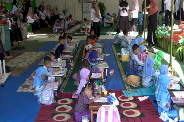10 Tahun Mengabdi, SIT Al Hikmah Pangkep Gelar Expo dan Salurkan 30 Tangki Air Bersih