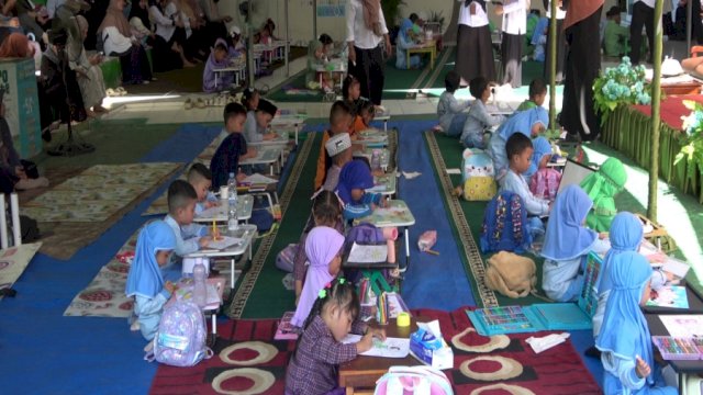 10 Tahun Mengabdi, SIT Al Hikmah Pangkep Gelar Expo dan Salurkan 30 Tangki Air Bersih