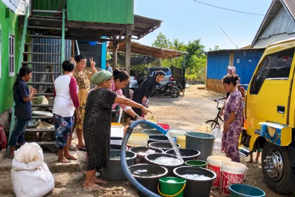 DPRD Pangkep Respons Kekeringan, Ririn Prakarsa Distribusikan 20 Tangki Air Bersih
